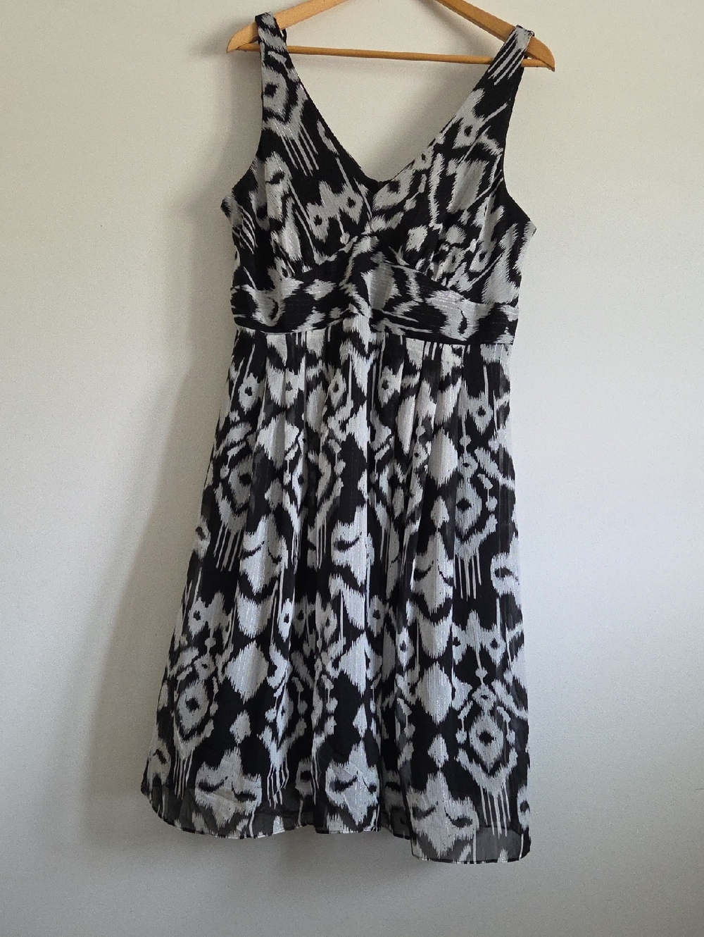Black and White V-Neck Patterned Midi Dress